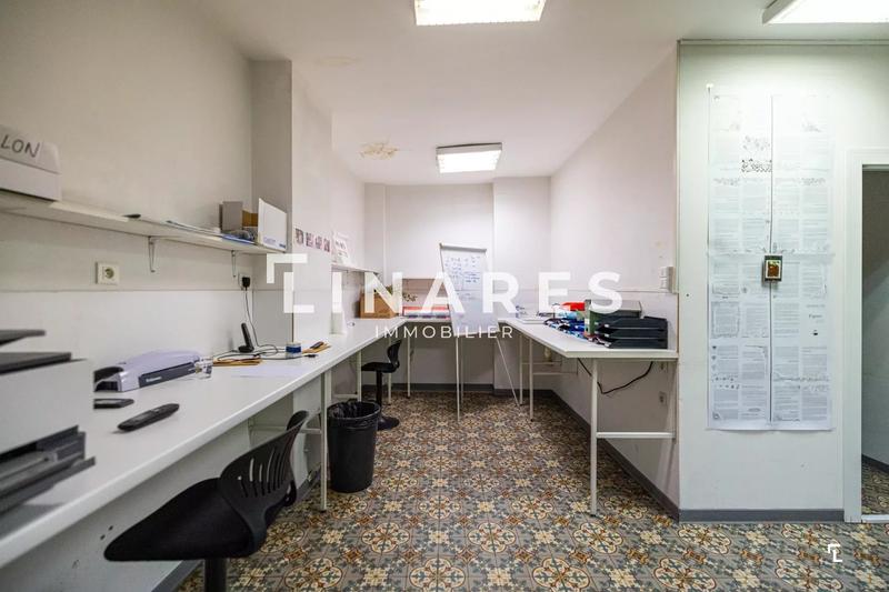 Local d'activités - 135 m² - 7 pièces