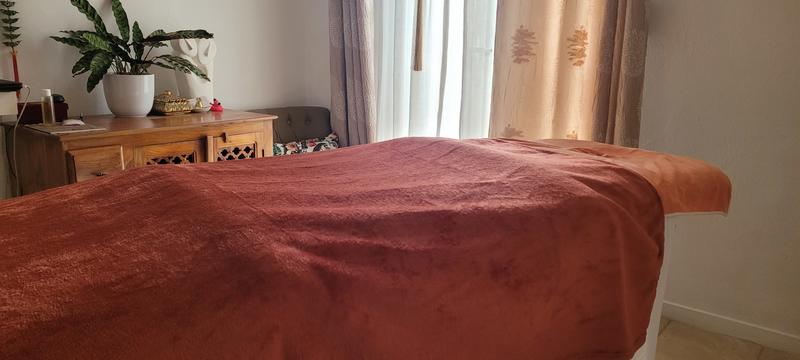 Sabrina Ferreira massages