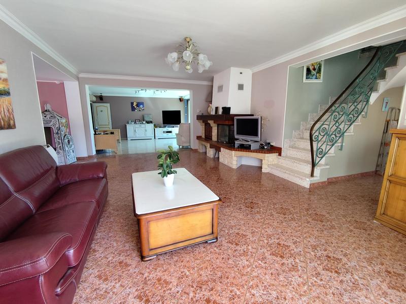 Maison - 270 m² - 10 pièces