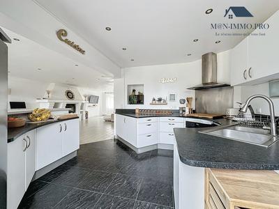 Maison traditionnelle - 205 m² - 6 pièces