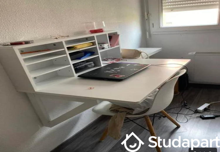 Chambre - 9 m² - 1 pièce