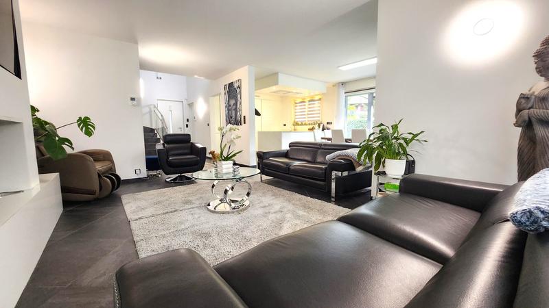 Villa - 297 m² - 6 pièces