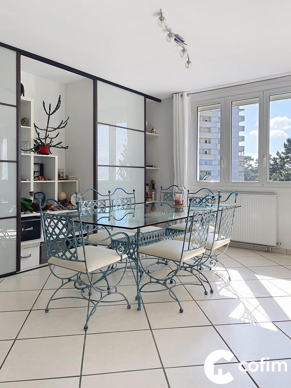 Appartement - 93 m² - 4 pièces