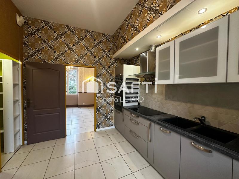 Maison - 221 m² - 9 pièces