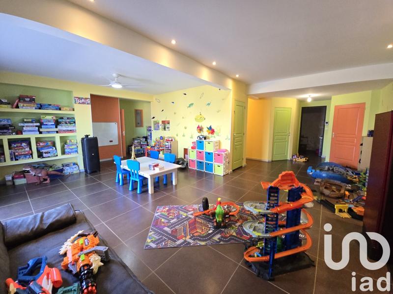 Maison - 214 m² - 7 pièces