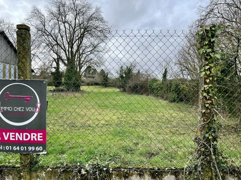 Terrain constructible - 2 410 m²