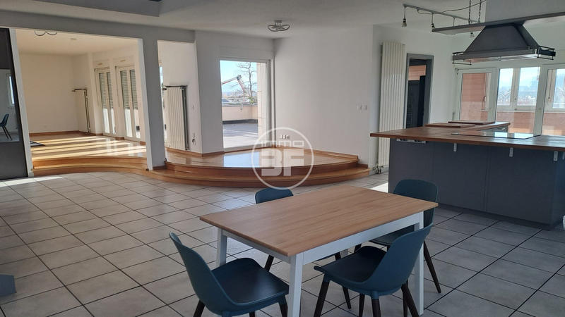 Duplex - 200 m² - 6 pièces