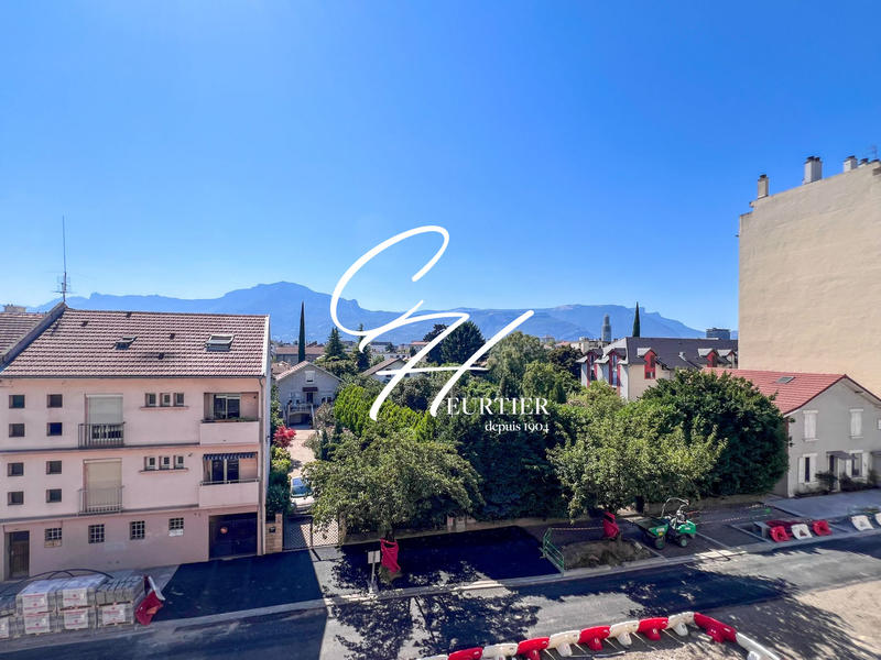 Appartement - 82 m² - 5 pièces