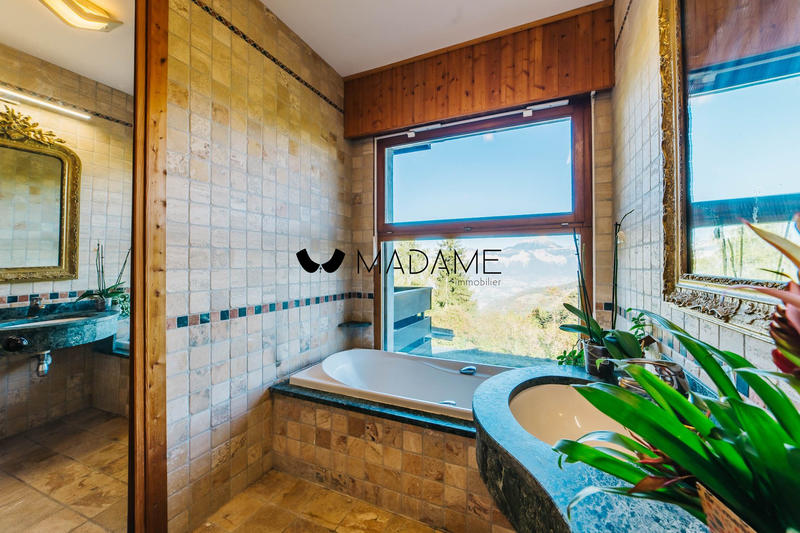 Maison - 200 m² - 8 pièces