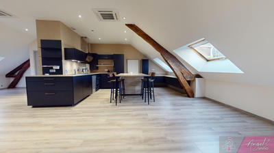 Loft - 124 m² - 5 pièces