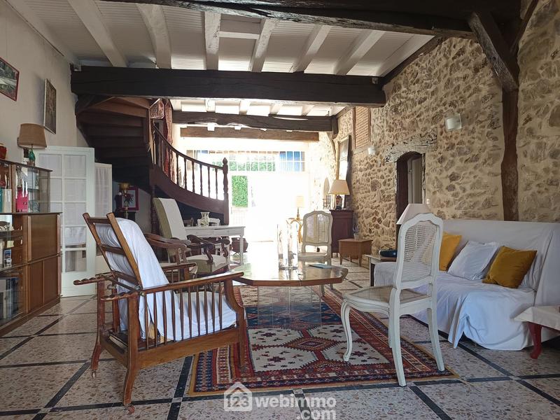 Maison - 215 m² - 7 pièces