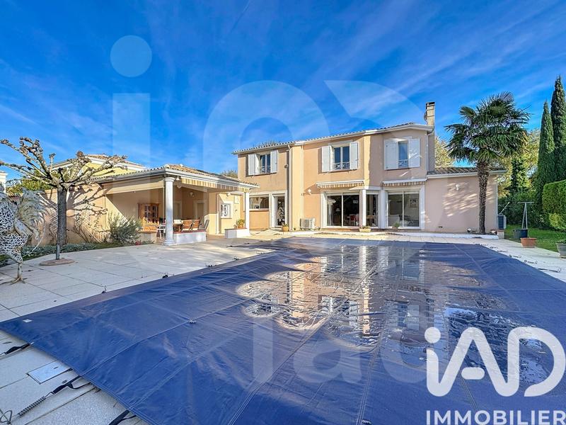 Maison - 211 m² - 7 pièces