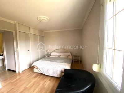 Maison traditionnelle - 107 m² - 7 pièces