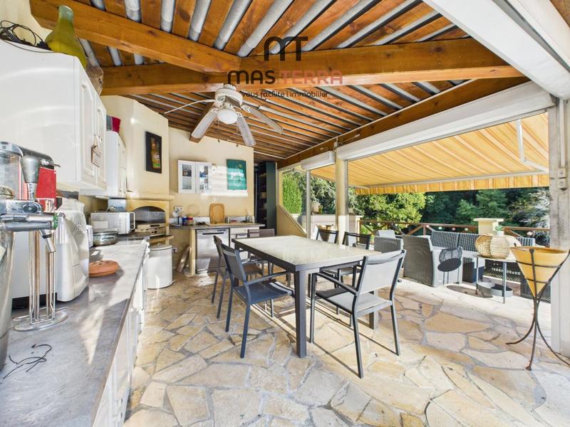 Maison - 230 m² - 6 pièces