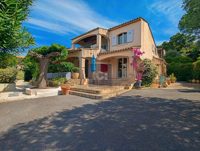 Villa - 356 m² - 11 pièces