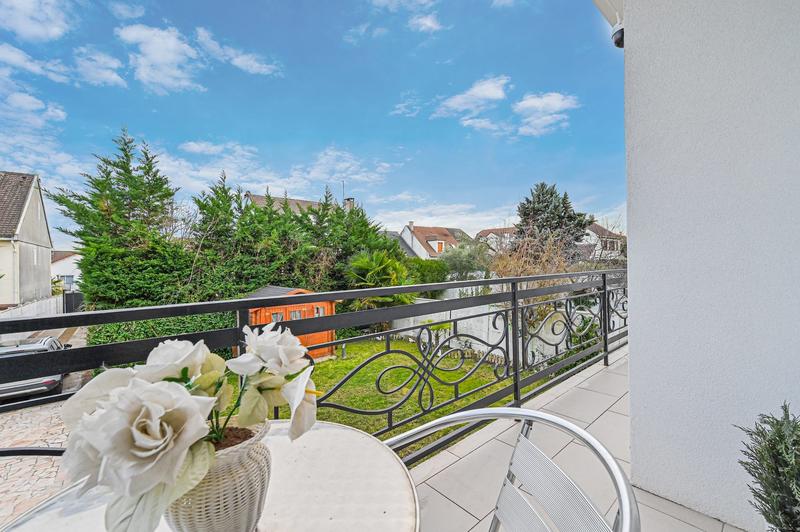 Maison contemporaine - 217 m² - 6 pièces