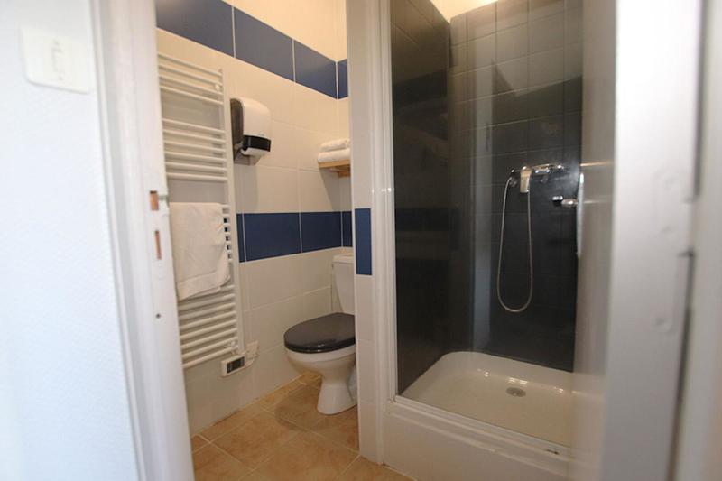 Maison - 1 300 m² - 40 pièces