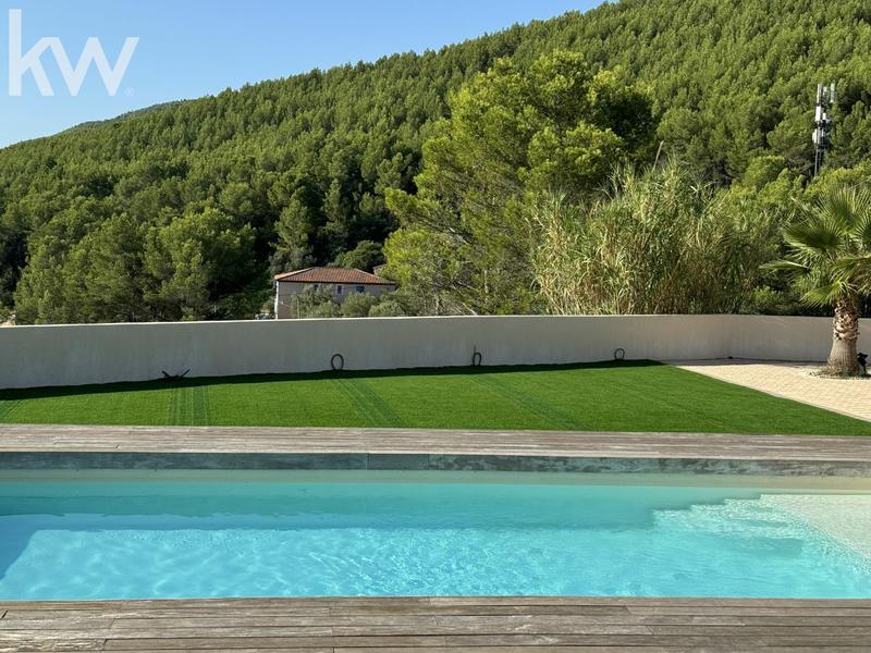 Maison - 201 m² - 7 pièces