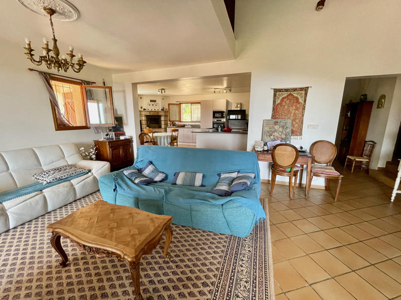 Maison - 240 m² - 11 pièces