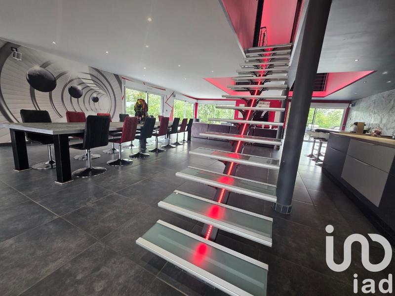 Maison - 330 m² - 10 pièces