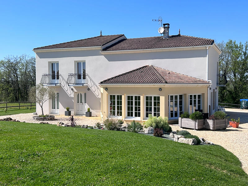 Maison - 245 m² - 7 pièces