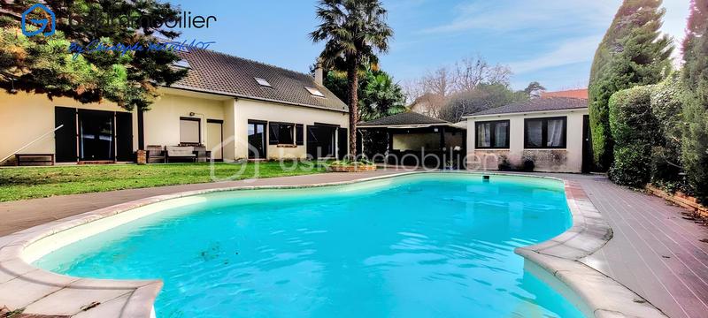 Propriété - 288 m² - 12 pièces