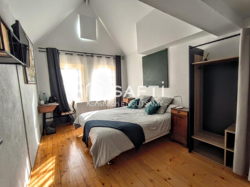 Maison - 235 m² - 10 pièces