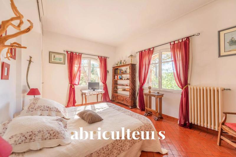 Mas - 300 m² - 8 pièces