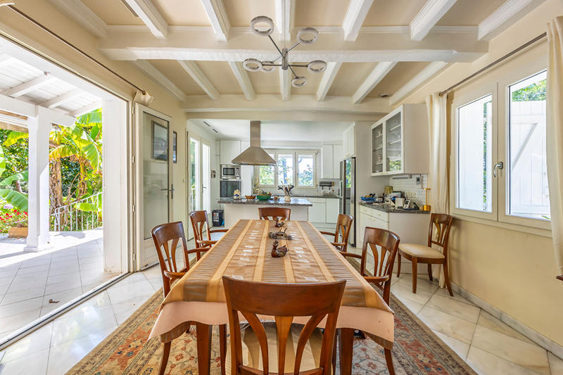 Villa - 255 m² - 6 pièces