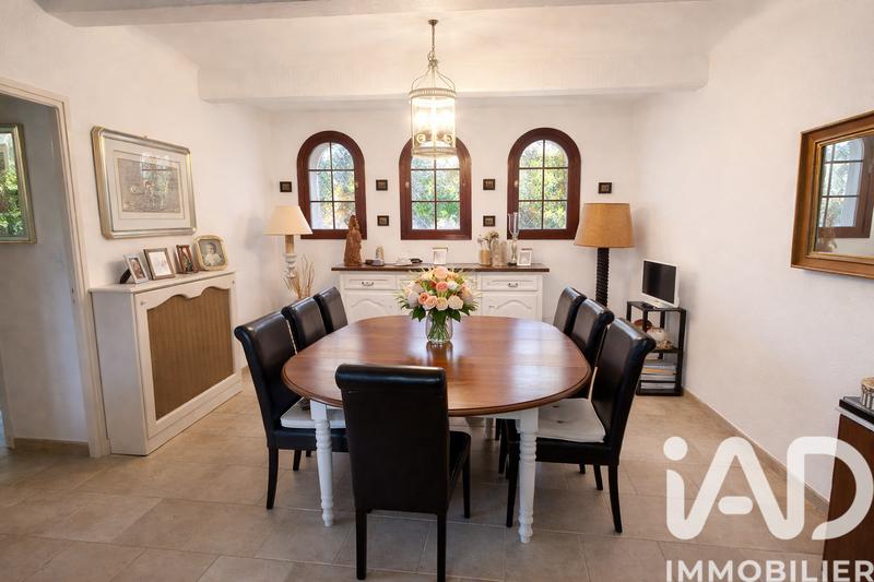 Maison - 236 m² - 6 pièces