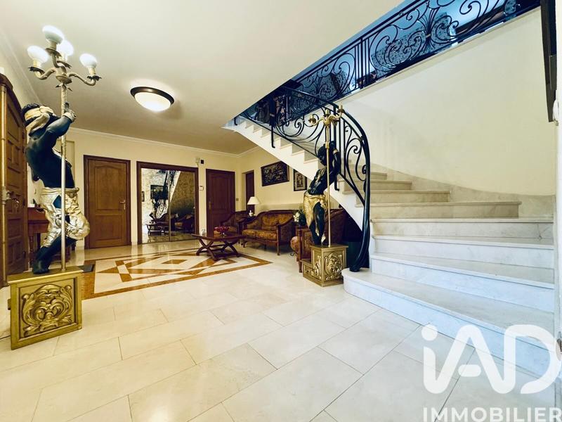 Maison - 410 m² - 12 pièces