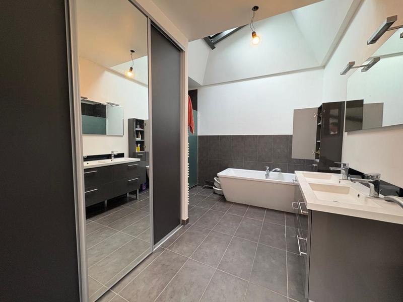 Maison - 256 m² - 7 pièces