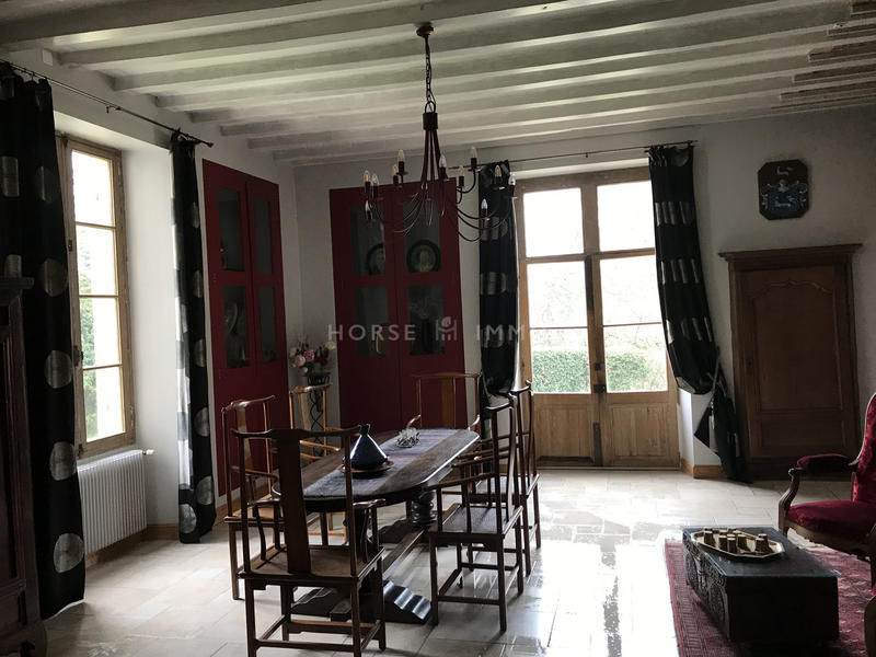 Maison - 600 m² - 25 pièces