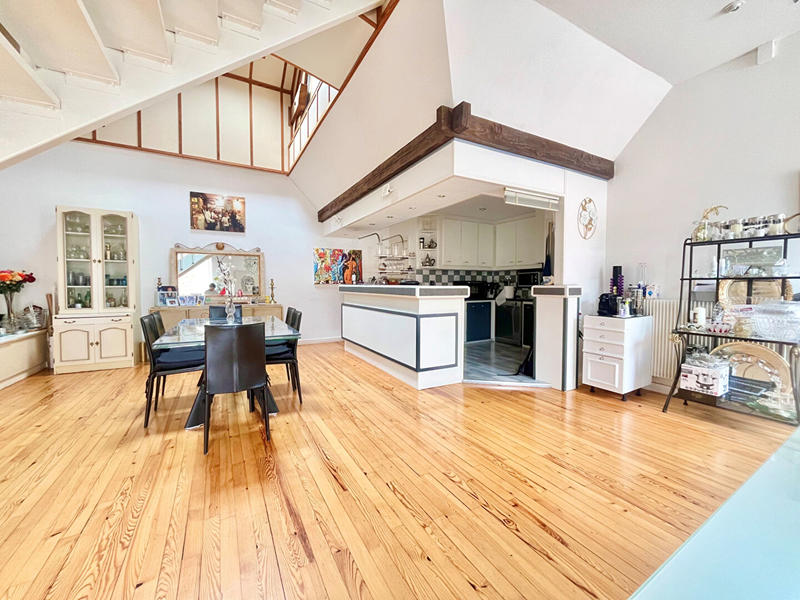 Maison - 361 m² - 10 pièces