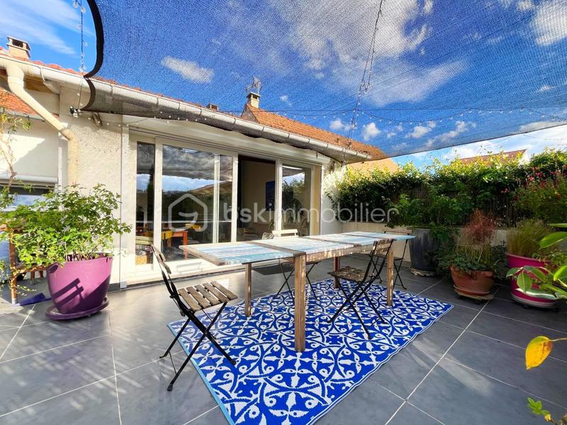 Maison - 210 m² - 6 pièces