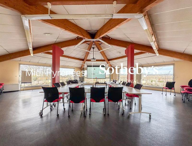 Immeuble - 4 564 m²