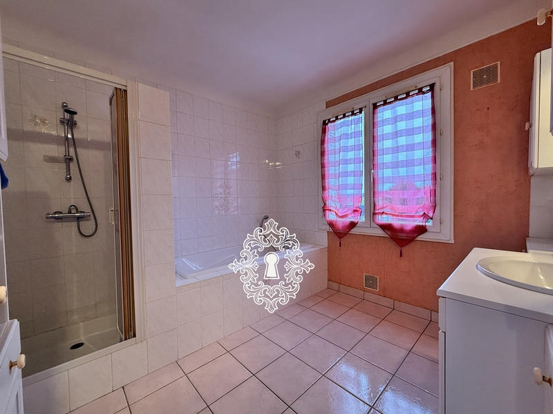 Maison - 102 m² - 4 pièces