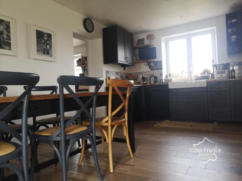 Maison - 210 m² - 10 pièces