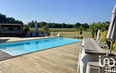 Maison - 256 m² - 7 pièces