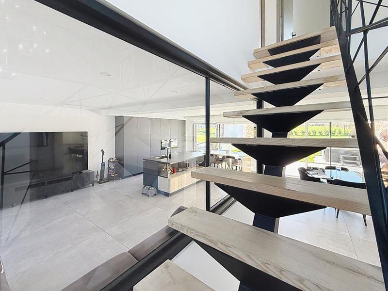 Maison - 255 m² - 7 pièces