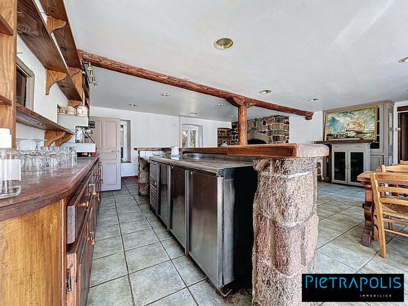 Maison ancienne - 235 m² - 4 pièces