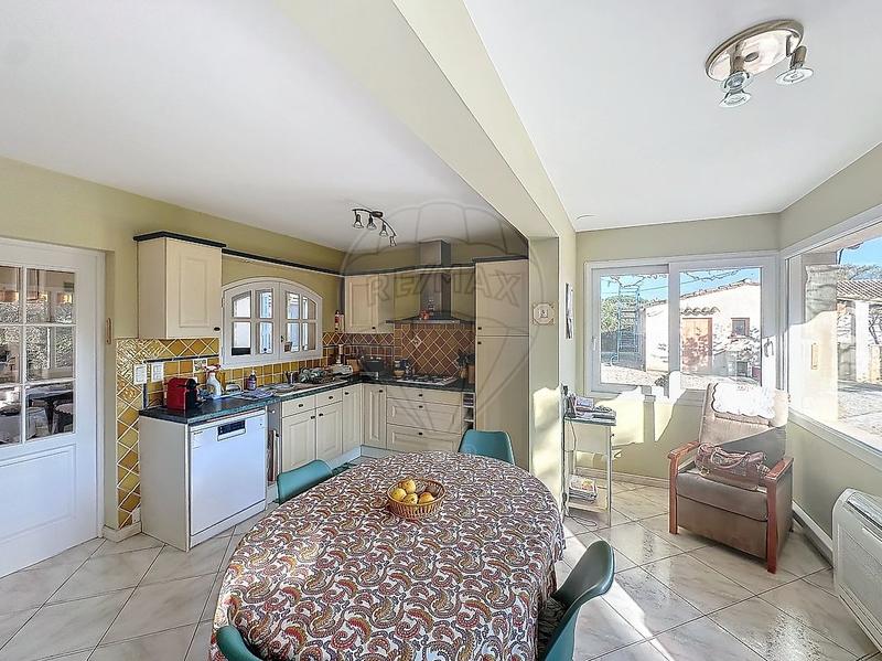 Mas - 300 m² - 12 pièces