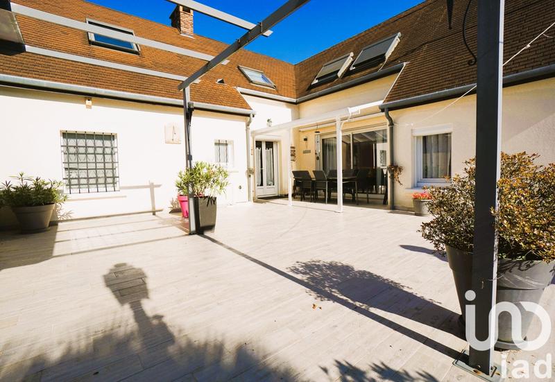 Maison - 200 m² - 8 pièces