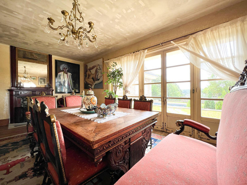 Propriété - 300 m² - 13 pièces