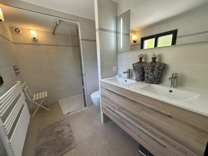 Villa - 211 m² - 9 pièces