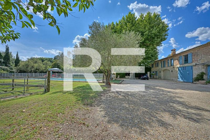 Mas - 550 m² - 16 pièces