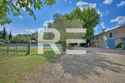 Mas - 550 m² - 16 pièces