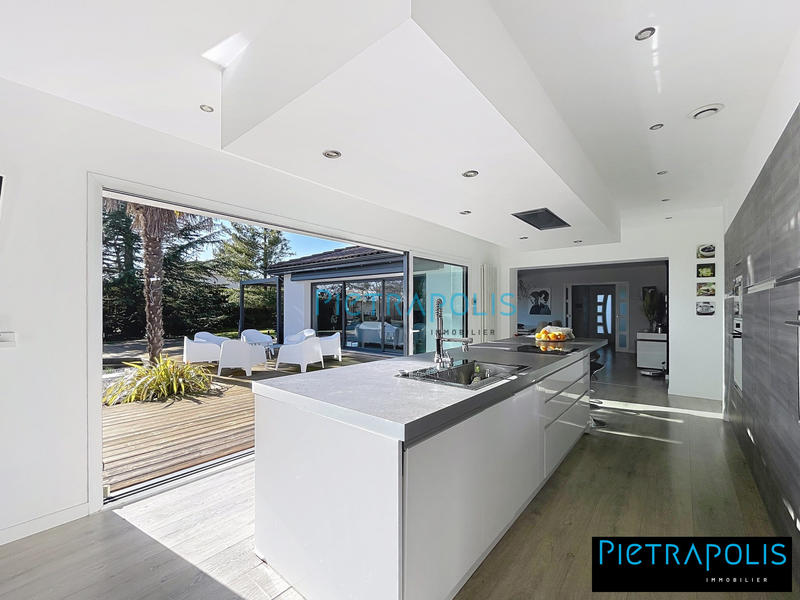 Villa - 222 m² - 6 pièces