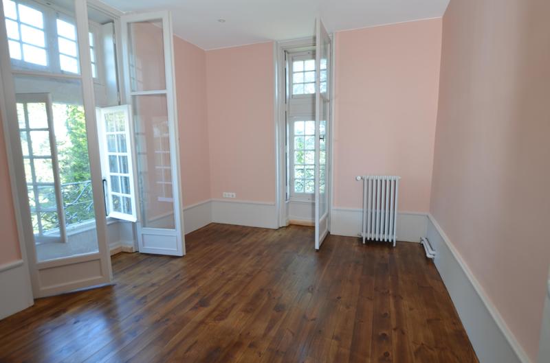 Demeure - 217 m² - 11 pièces