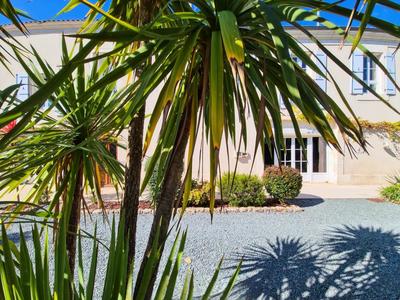 Demeure - 649 m² - 10 pièces